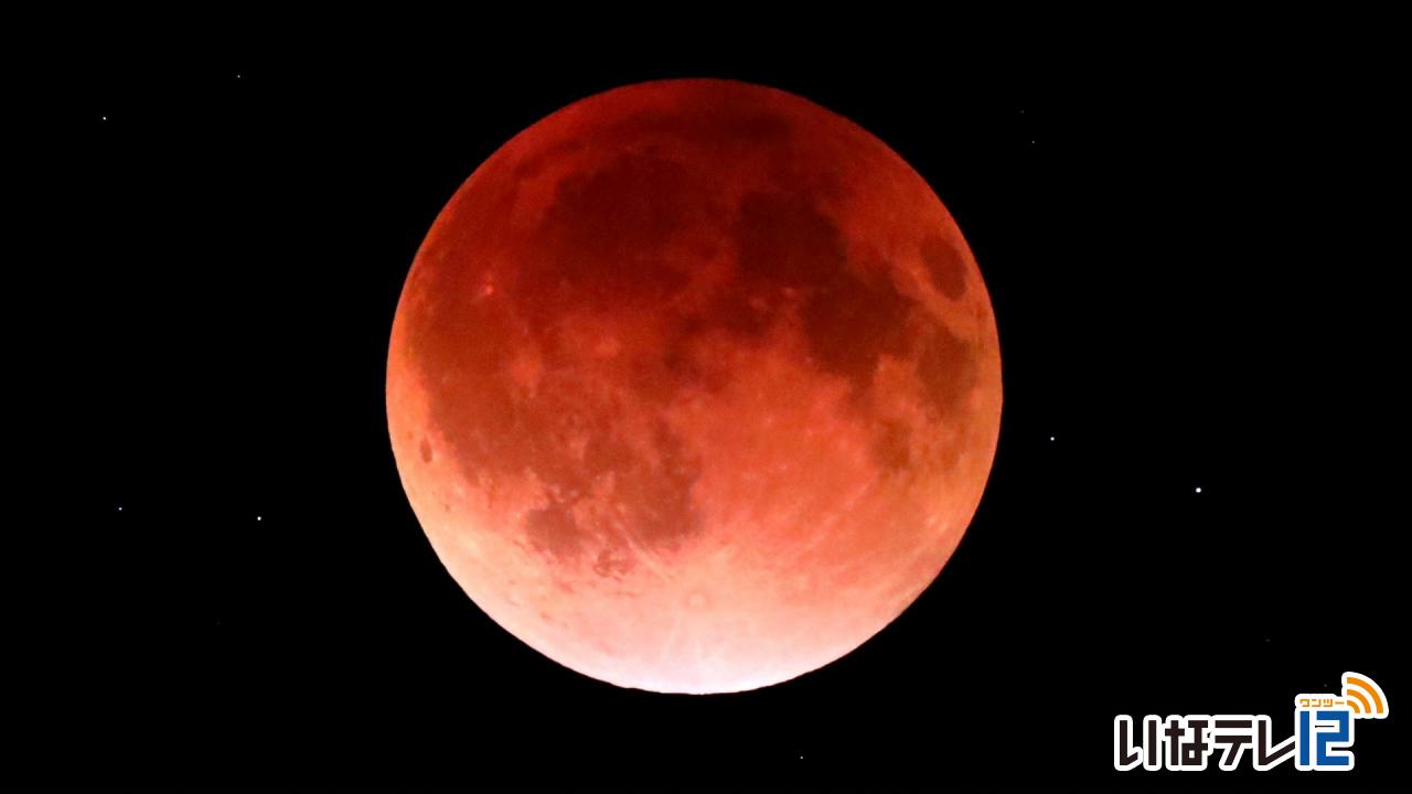 ３年ぶり天文ショー皆既月食