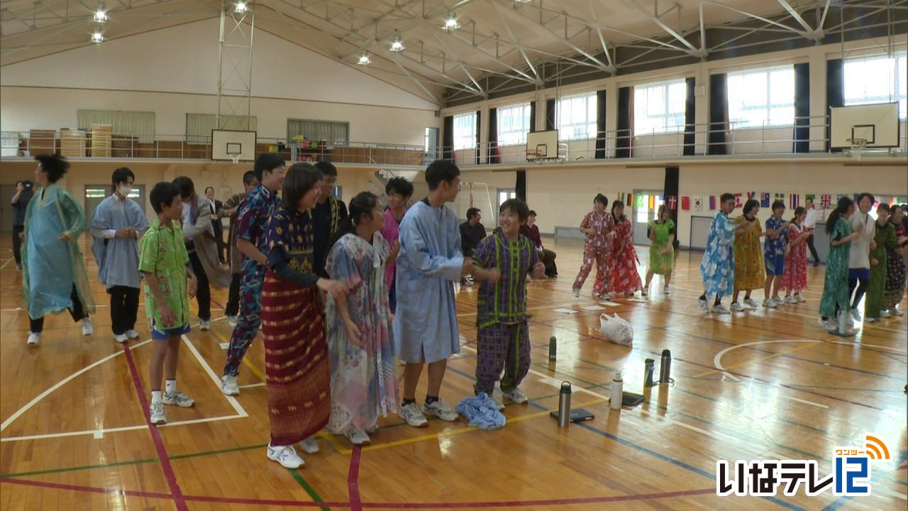 長谷中学校の生徒がJICA指導の外国人講師と国際交流