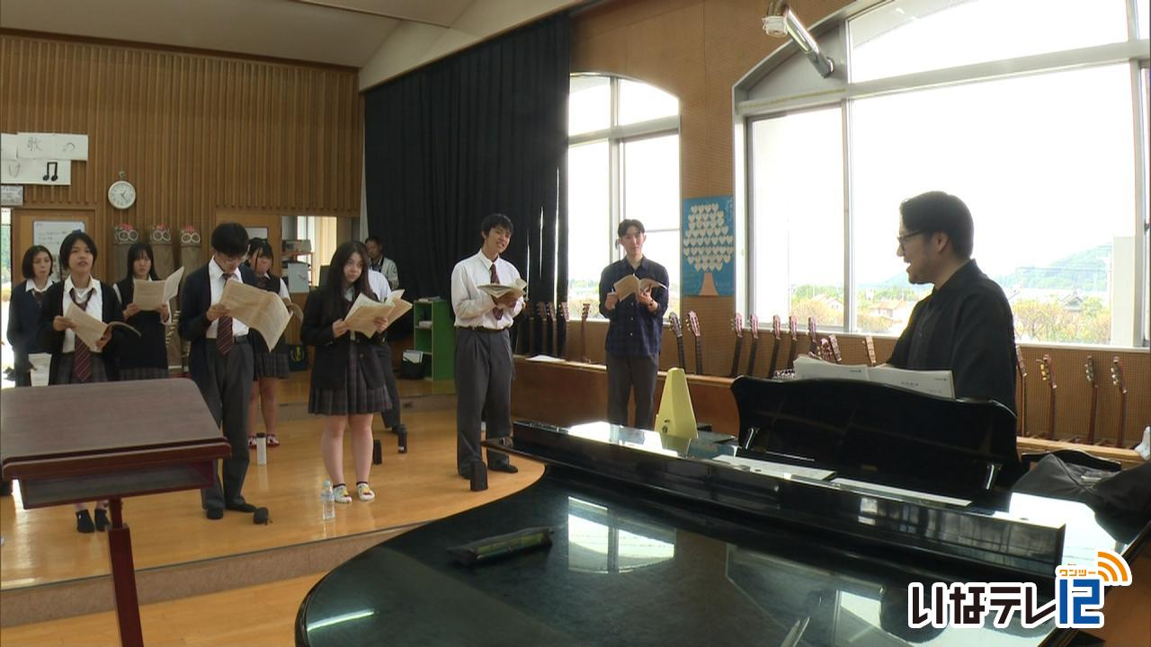 東京芸術大学の卒業生が高遠高校合唱部を指導