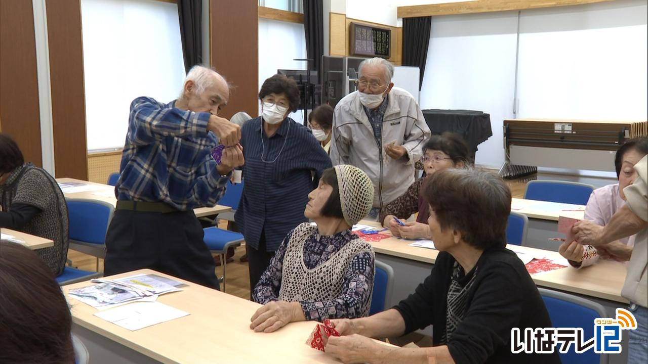 手良公民館　連鶴づくり