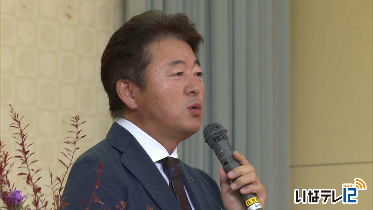元力士　舞の海秀平さん　長谷小学校で講演