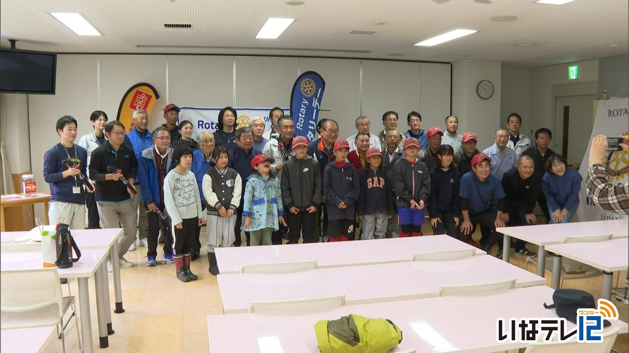 伊那中央RC　植林道具を伊那市へ寄贈