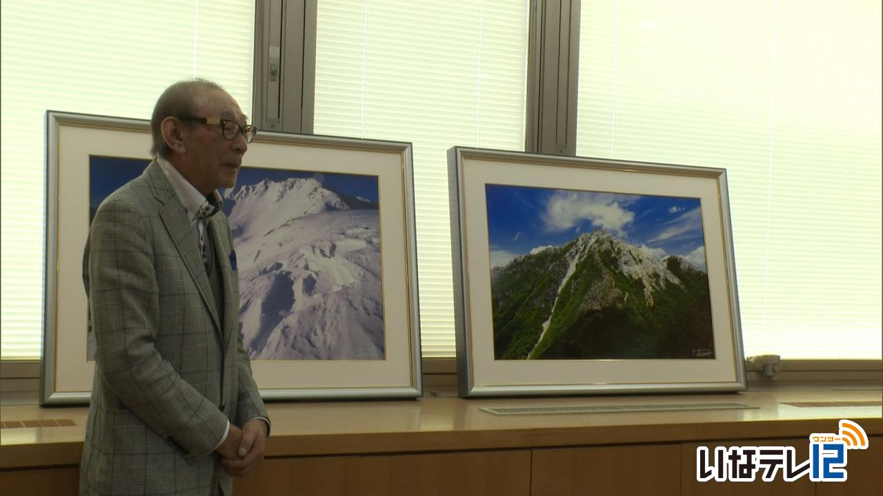 津野祐次さん　伊那市に写真寄付