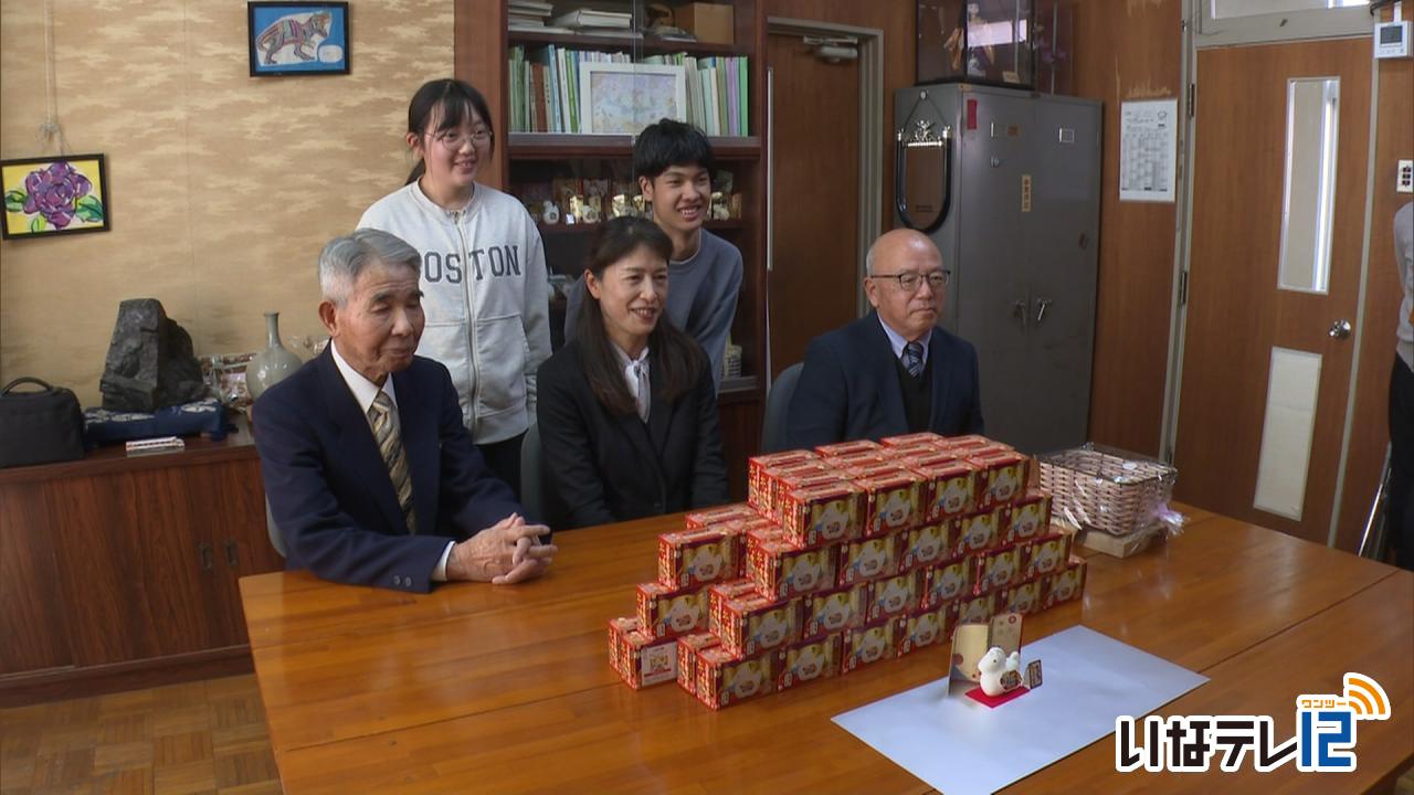 駒ヶ根市のウラノ商工　伊那養護学校に干支石鹸寄贈