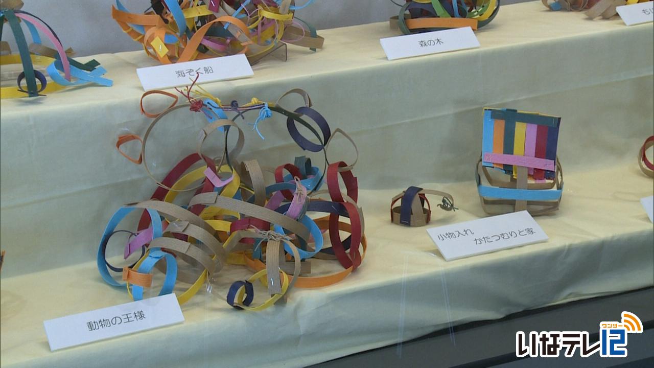 箕輪北小４年　博物館で作品展