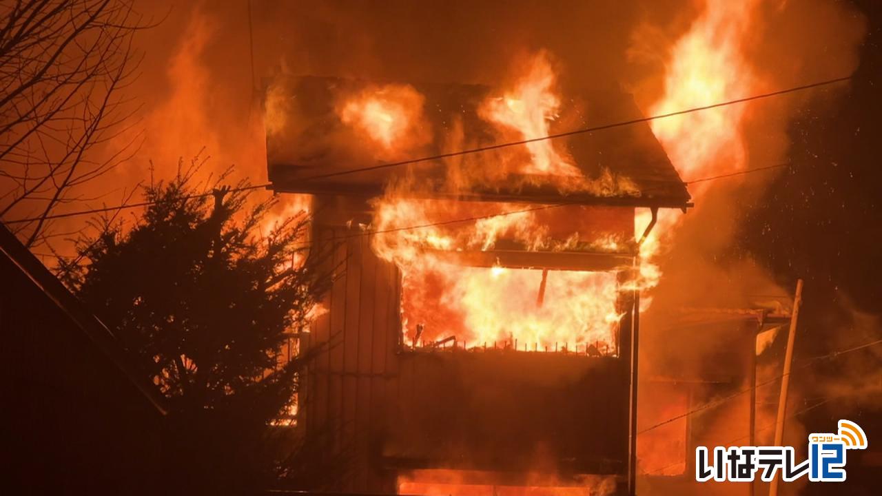 山寺で複数の住宅焼く火事
