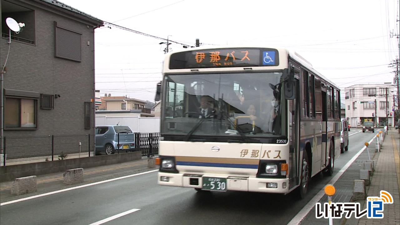 バスの窓に絵を描いて伊那市内を一周するイベント