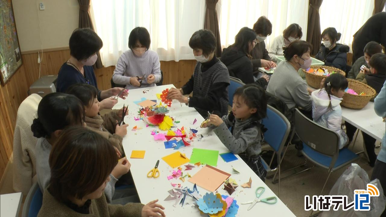 漆戸常会 大文字に向け花飾り製作