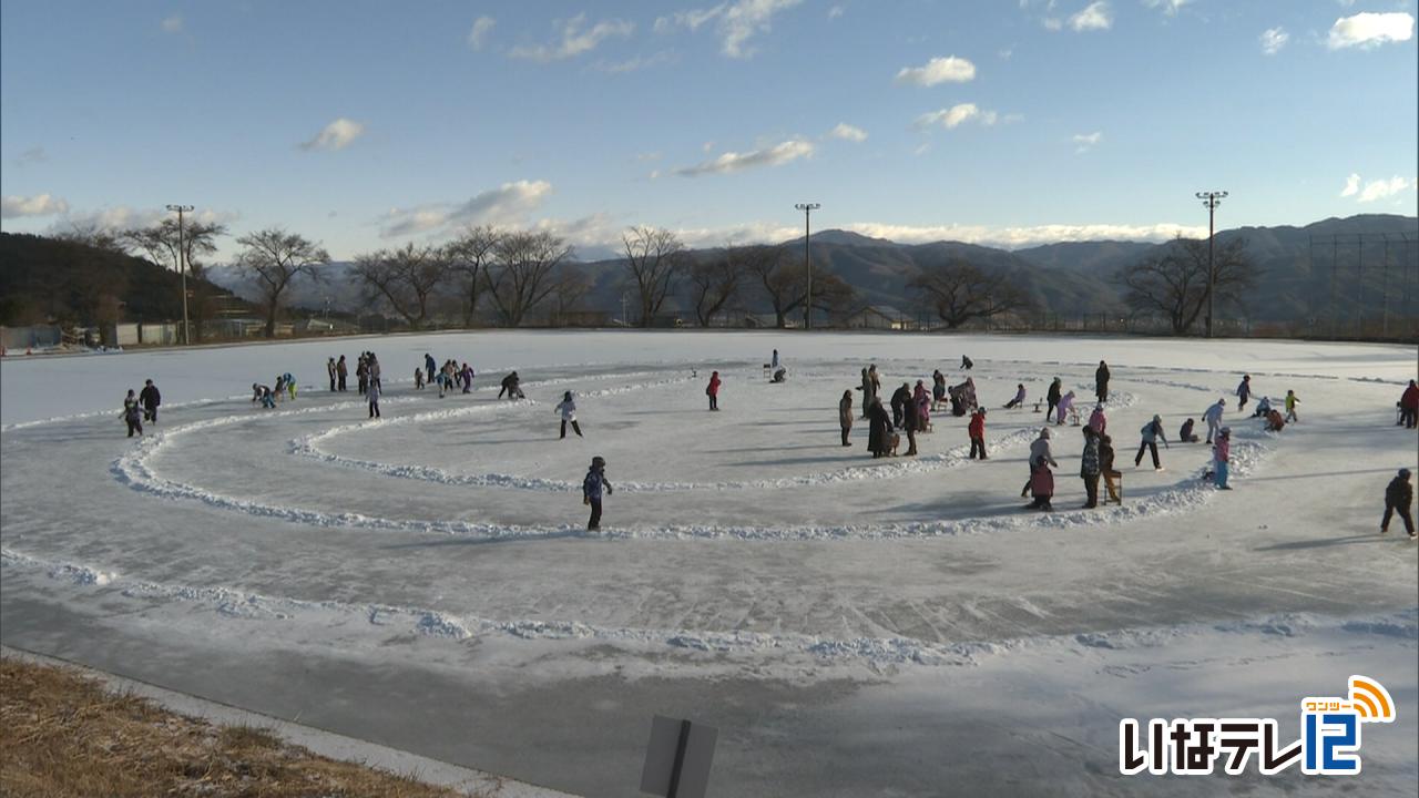 箕輪西小　全校スケート学習