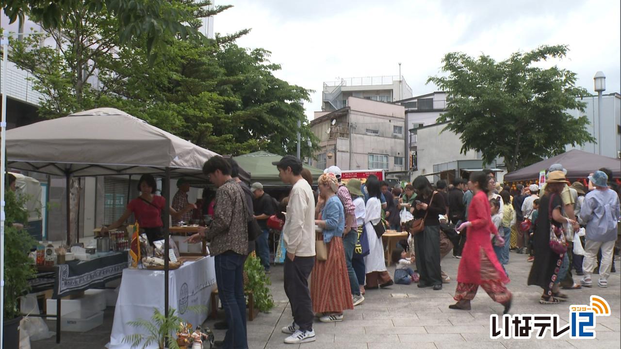 インド周辺国の食・雑貨集結「ナマステ伊那」賑わう　　　