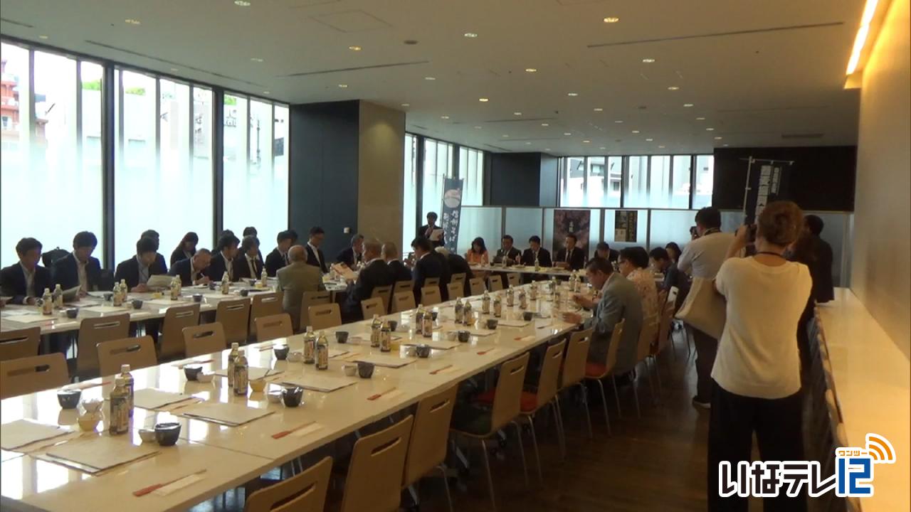 自民党蕎麦振興議連総会で入野谷在来そばと寒晒蕎麦を試食