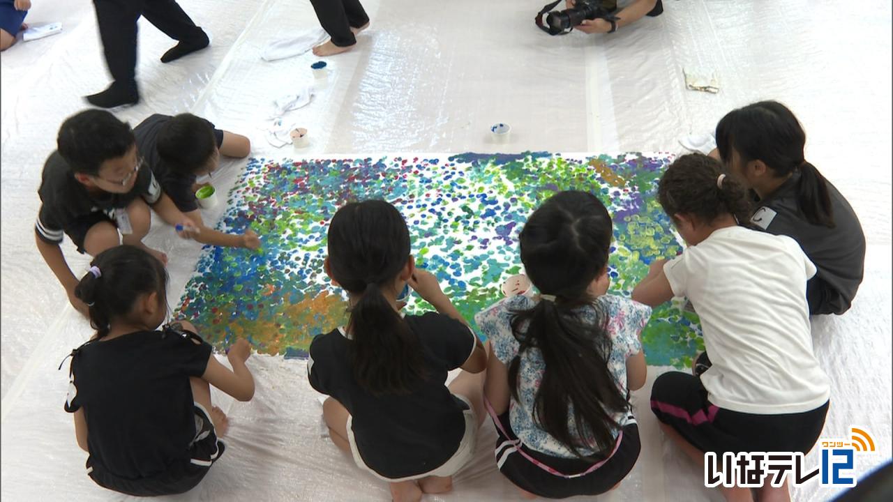 春近発電所に展示　児童が巨大アートを制作