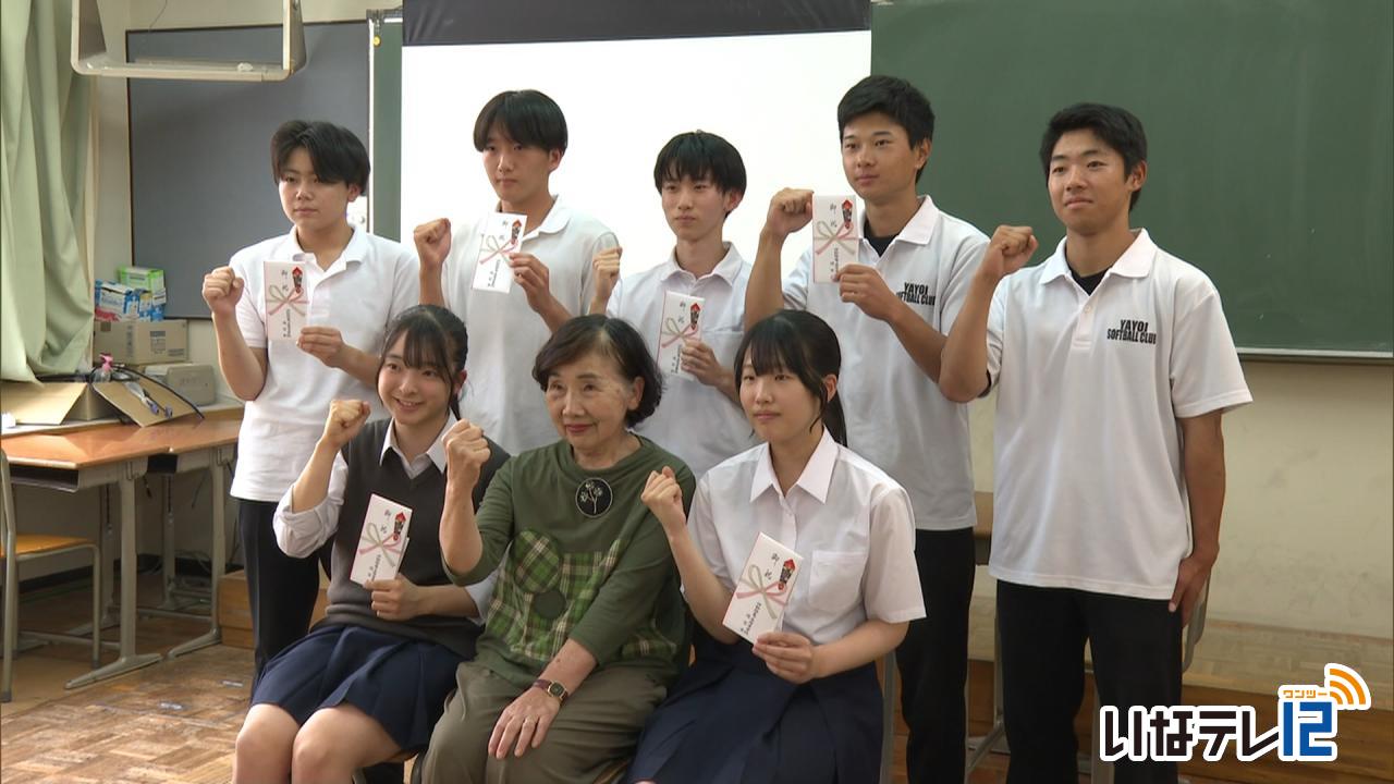 伊那弥生同窓会　全国出場生徒を激励