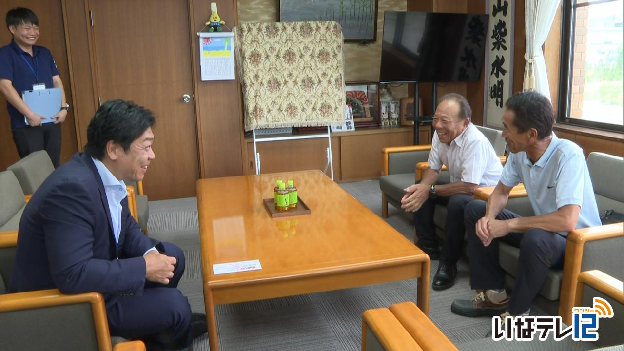 村民ゴルフ大会の募金を寄付