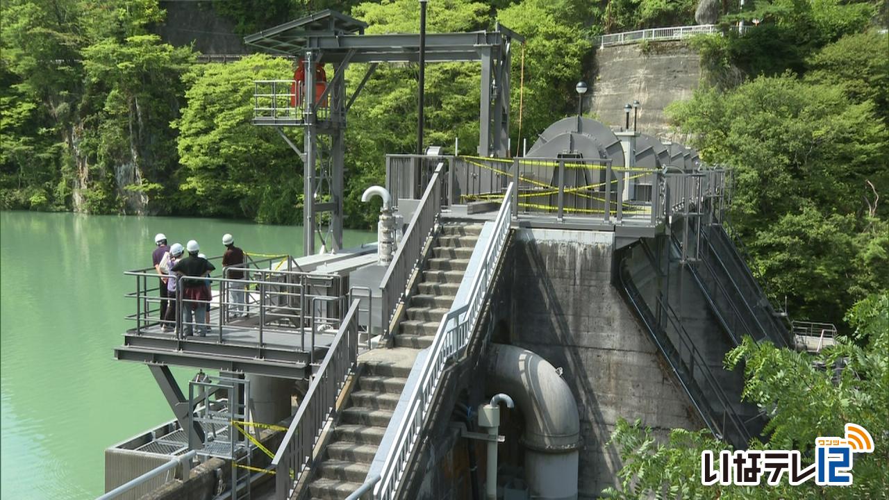 高遠ダムを間近で見学