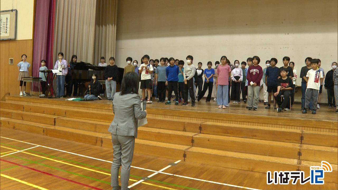 東京芸大の教授が小学校で事前指導