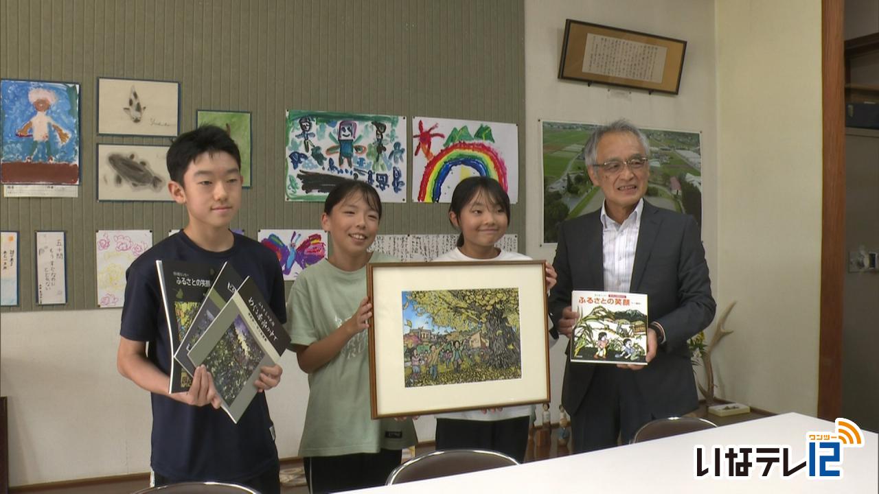 切り絵作家浦野さん 上伊那の５９施設に画集寄贈