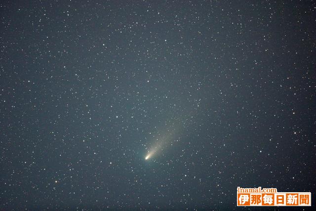 シュワスマン・ワハマン第3周期彗星B核が天の川の中にある姿の撮影