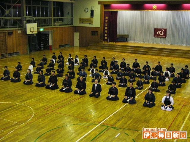 伊那少年剣道クラブが30周年記念して写真撮影