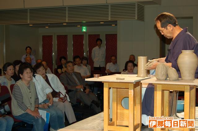 箕輪町で益子焼陶芸作家・香取甫(はじめ)さんの講演会