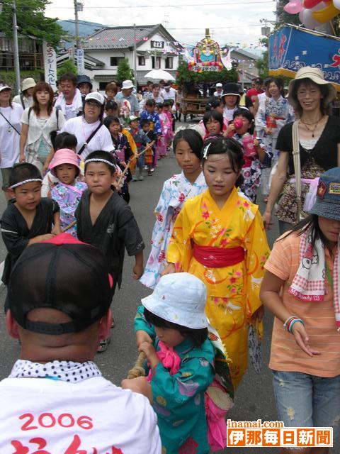 津島神社祇園祭、子どもたちが屋台巡行