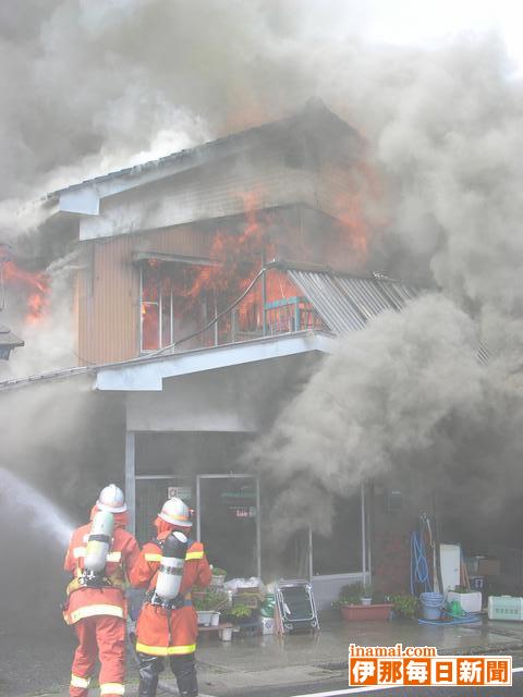 駒ケ根市飯坂で火災竏衷Z宅全焼