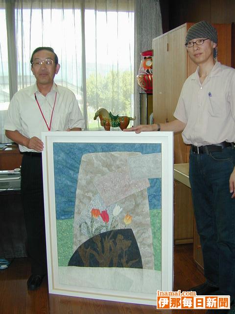 南箕輪村出身の日本画家・原誠二さんが村へ絵を寄贈