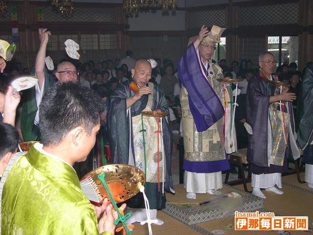 駒ケ根市安楽寺で施餓鬼法要